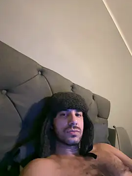 EduardoCompriguano94 online show from February 17, 2026, 10:18 pm