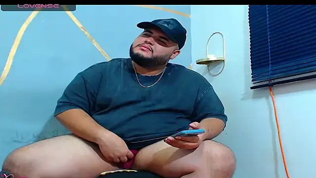 Snapshot of damian_chubby chatting on November 18, 2025, 12:04 am damian chubby online show from November 18, 2025, 12:04 am