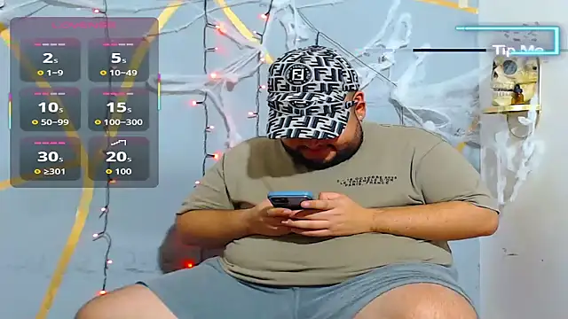 Snapshot of damian_chubby chatting on October 17, 2025, 8:39 am damian chubby online show from October 17, 2025, 8:39 am