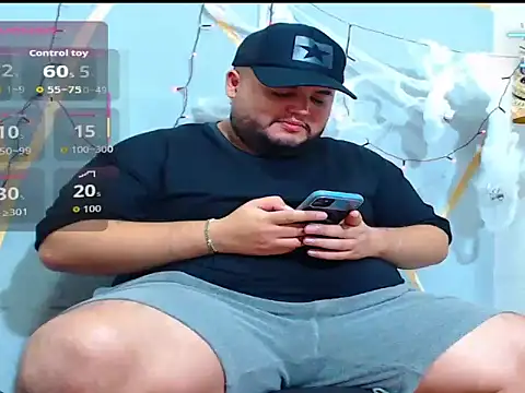 Snapshot of damian_chubby chatting on October 21, 2025, 9:14 pm damian chubby online show from October 21, 2025, 9:14 pm