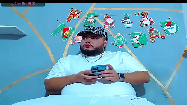 Snapshot of damian_chubby chatting on November 26, 2025, 2:22 am damian chubby online show from November 26, 2025, 2:22 am