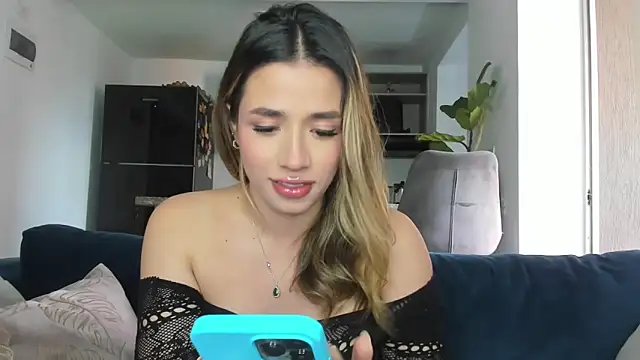 Snapshot of honeyann08 chatting on February 22, 2025, 1:02 pm honeyann08 online show from February 22, 2025, 1:02 pm