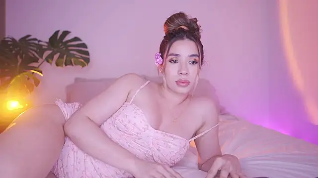 Snapshot of honeyann08 chatting on November 12, 2025, 7:29 pm honeyann08 online show from November 12, 2025, 7:29 pm