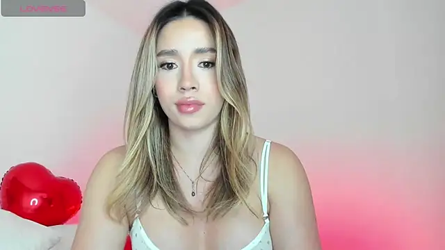 Snapshot of honeyann08 chatting on February 14, 2025, 8:26 pm honeyann08 online show from February 14, 2025, 8:26 pm