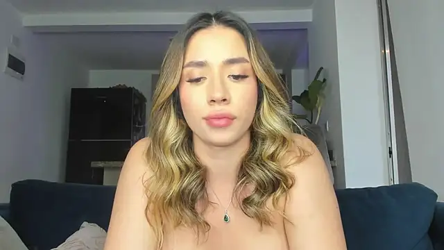 Snapshot of honeyann08 chatting on February 21, 2025, 10:37 pm honeyann08 online show from February 21, 2025, 10:37 pm