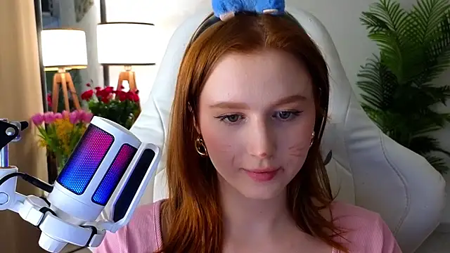 Snapshot of Meow_babe chatting on March 8, 2025, 1:14 pm Meow babe online show from March 8, 2025, 1:14 pm