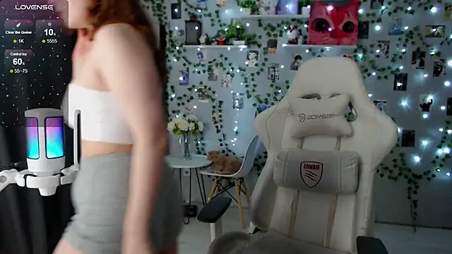 Snapshot of Meow_babe chatting on January 8, 2025, 3:51 am Meow babe online show from January 8, 2025, 3:51 am