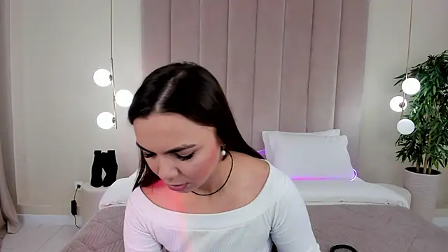 Snapshot of CamillaLarson chatting on February 24, 2025, 3:02 am CamillaLarson online show from February 24, 2025, 3:02 am