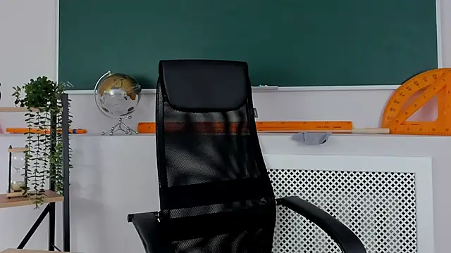 Snapshot of CamillaLarson chatting on November 13, 2025, 3:10 am CamillaLarson online show from November 13, 2025, 3:10 am