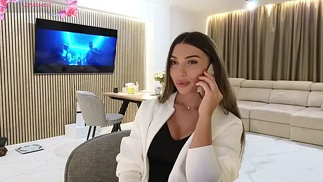 ReyaSophia online show from October 6, 2025, 7:47 pm