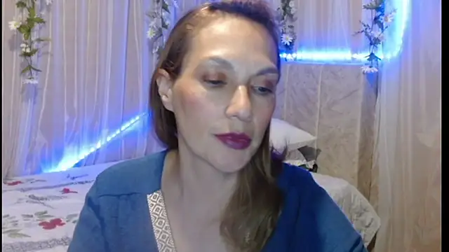 italagomez  online show from February 12, 2025, 12:37 am