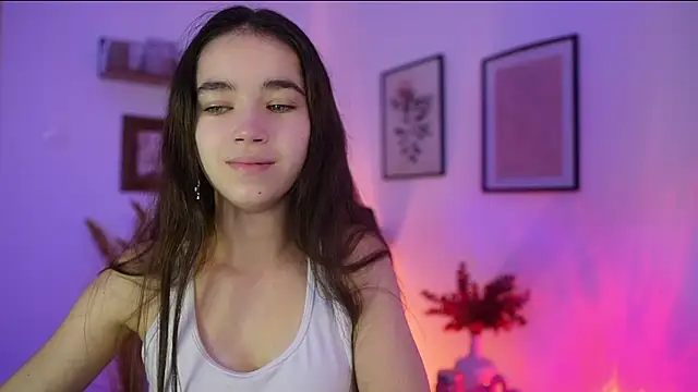 Snapshot of Gia_Paige18 chatting on October 21, 2025, 8:14 am Gia Paige18 online show from October 21, 2025, 8:14 am