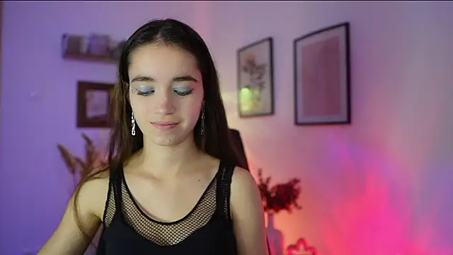 Snapshot of Gia_Paige18 chatting on October 31, 2025, 9:06 am Gia Paige18 online show from October 31, 2025, 9:06 am