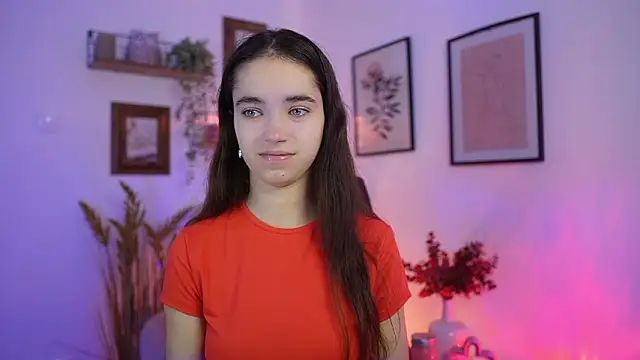 Snapshot of Gia_Paige18 chatting on October 17, 2025, 8:28 am Gia Paige18 online show from October 17, 2025, 8:28 am