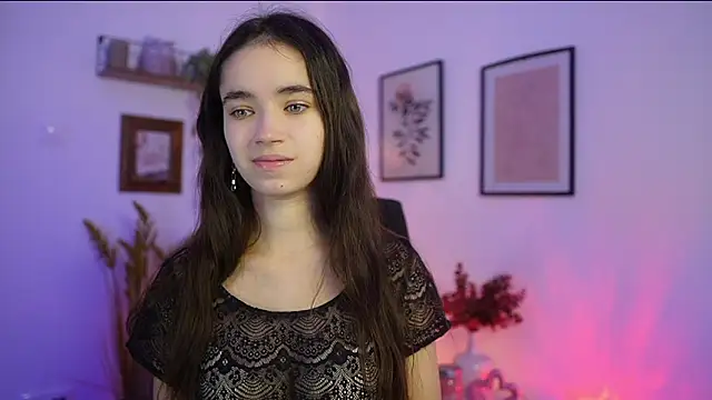 Snapshot of Gia_Paige18 chatting on October 19, 2025, 8:28 am Gia Paige18 online show from October 19, 2025, 8:28 am