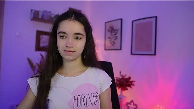 Snapshot of Gia_Paige18 chatting on November 2, 2025, 9:14 am Gia Paige18 online show from November 2, 2025, 9:14 am