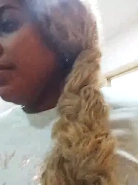 ELLA KELLY online show from December 22, 2025, 1:00 pm