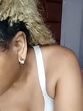 ELLA KELLY online show from October 8, 2025, 11:01 am