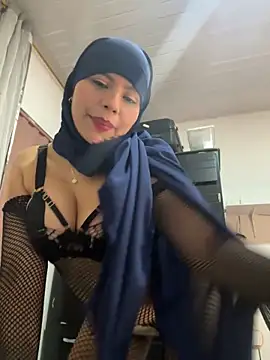 Snapshot of lalilamassu1 chatting on February 25, 2025, 5:08 am lalilamassu1 online show from February 25, 2025, 5:08 am