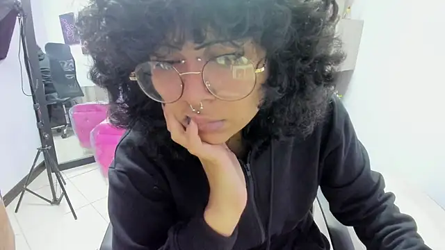 kuromi69 online show from December 17, 2025, 3:55 am