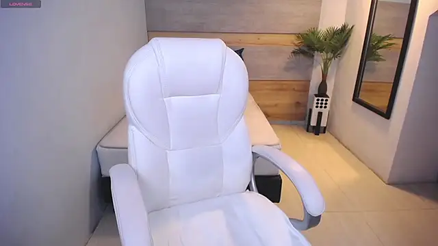 Snapshot of Violetta_rainbow chatting on March 8, 2025, 4:23 am Violetta rainbow online show from March 8, 2025, 4:23 am