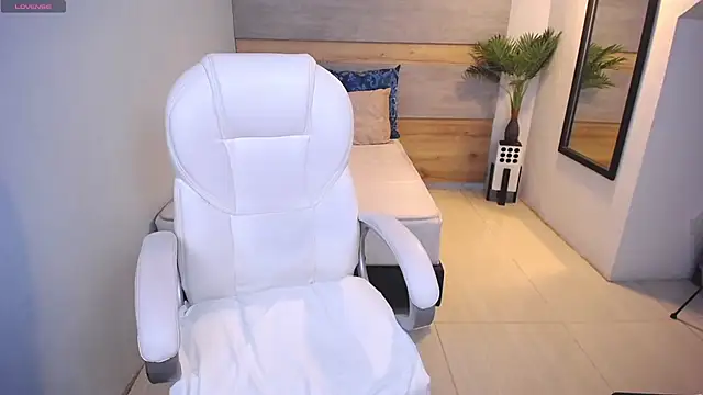 Snapshot of Violetta_rainbow chatting on March 21, 2025, 4:39 am Violetta rainbow online show from March 21, 2025, 4:39 am