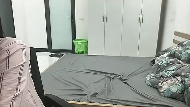 Louis Baby online show from November 26, 2025, 5:46 pm