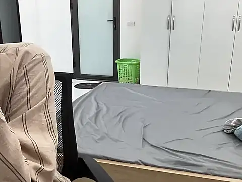 Louis Baby online show from November 27, 2025, 5:13 pm