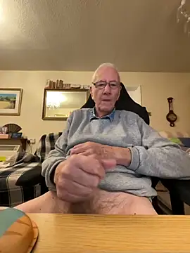 cutaboverest online show from November 28, 2025, 5:13 pm