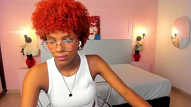 LiannaDixon online show from February 4, 2025, 12:11 pm