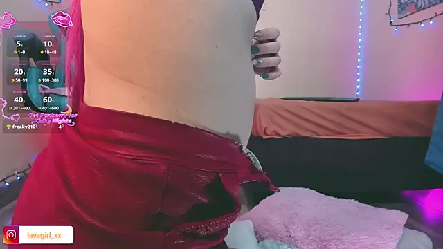 Snapshot of Julieta_cott chatting on December 13, 2025, 9:21 pm Julieta cott online show from December 13, 2025, 9:21 pm