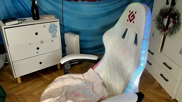 Snapshot of Silly__Milly chatting on November 27, 2025, 4:40 pm Silly Milly online show from November 27, 2025, 4:40 pm