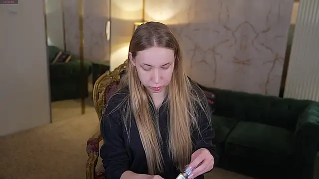 Snapshot of Linda054 chatting on November 28, 2025, 1:28 am Linda054 online show from November 28, 2025, 1:28 am