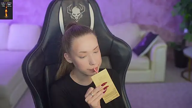 Snapshot of Linda054 chatting on October 30, 2025, 2:54 am Linda054 online show from October 30, 2025, 2:54 am