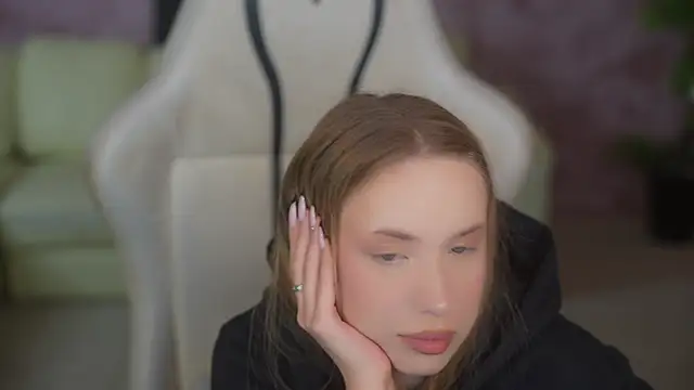 Snapshot of Linda054 chatting on December 2, 2025, 12:22 am Linda054 online show from December 2, 2025, 12:22 am