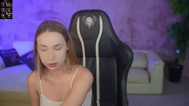 Snapshot of Linda054 chatting on October 20, 2025, 11:27 pm Linda054 online show from October 20, 2025, 11:27 pm