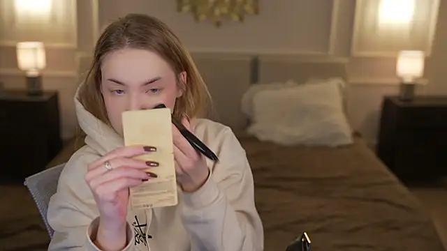 Linda054 online show from February 1, 2026, 2:32 am