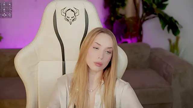 Snapshot of Linda054 chatting on October 19, 2025, 11:02 am Linda054 online show from October 19, 2025, 11:02 am