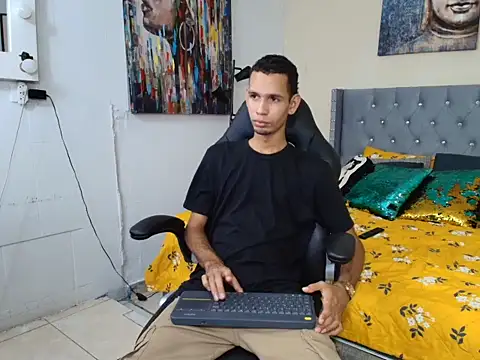 Snapshot of tonny_23cm_ chatting on October 15, 2025, 7:44 pm tonny 23cm online show from October 15, 2025, 7:44 pm