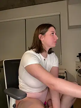 Snapshot of nerdynina chatting on February 12, 2025, 12:16 am nerdynina online show from February 12, 2025, 12:16 am