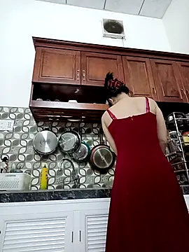    Erin    online show from November 4, 2025, 3:43 am