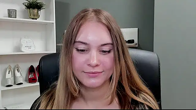 kitty valeria online show from October 12, 2025, 7:04 pm