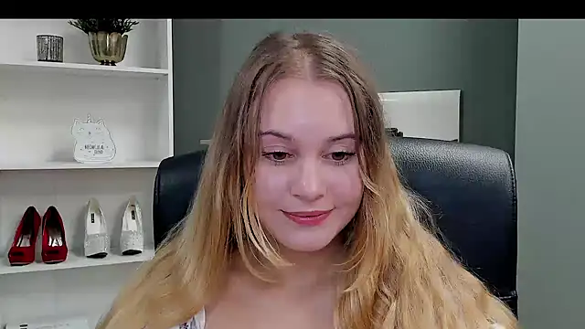 kitty valeria online show from September 17, 2025, 8:55 pm