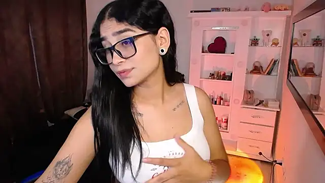 thalia 066 online show from September 15, 2025, 7:36 pm