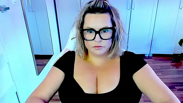 Snapshot of teaseDiana chatting on June 9, 2026, 6:03 am teaseDiana online show from June 9, 2026, 6:03 am