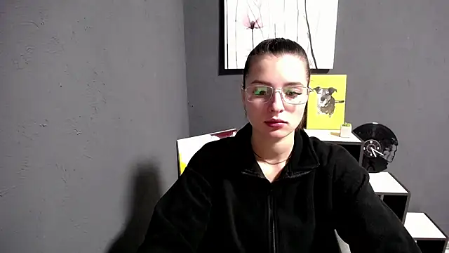 lady olivia  online show from November 11, 2025, 1:28 pm