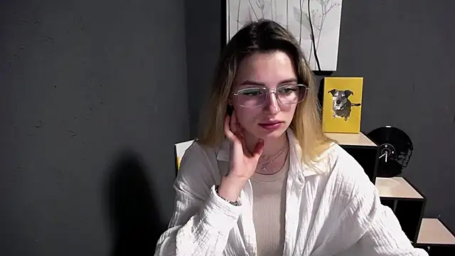 lady olivia  online show from May 7, 2026, 1:58 pm