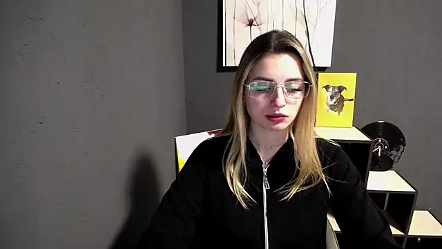 lady olivia  online show from April 27, 2026, 12:14 pm