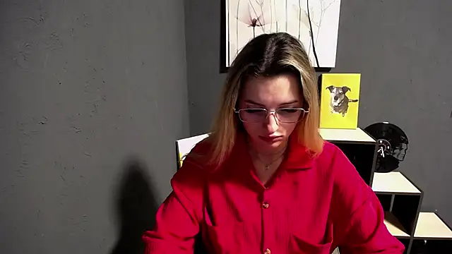 lady olivia  online show from April 24, 2026, 11:56 am