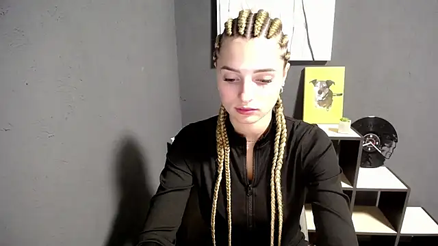 lady olivia  online show from October 10, 2025, 1:23 pm